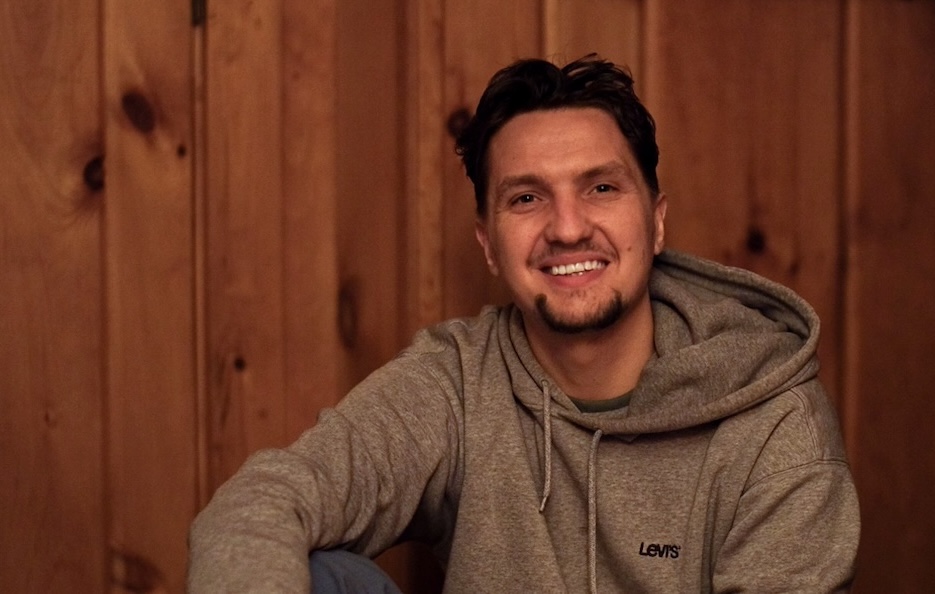 Я и сам так сбегал. Интервью с Ильей Мамаевым-Найлзом